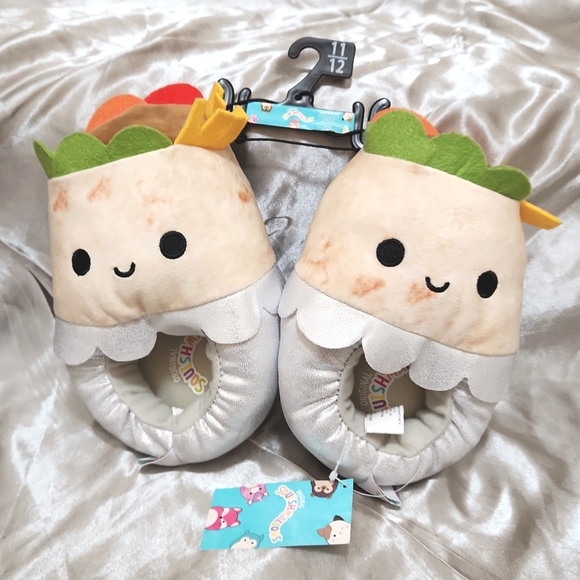 Squishmallow & slippers - Picture 6 of 10